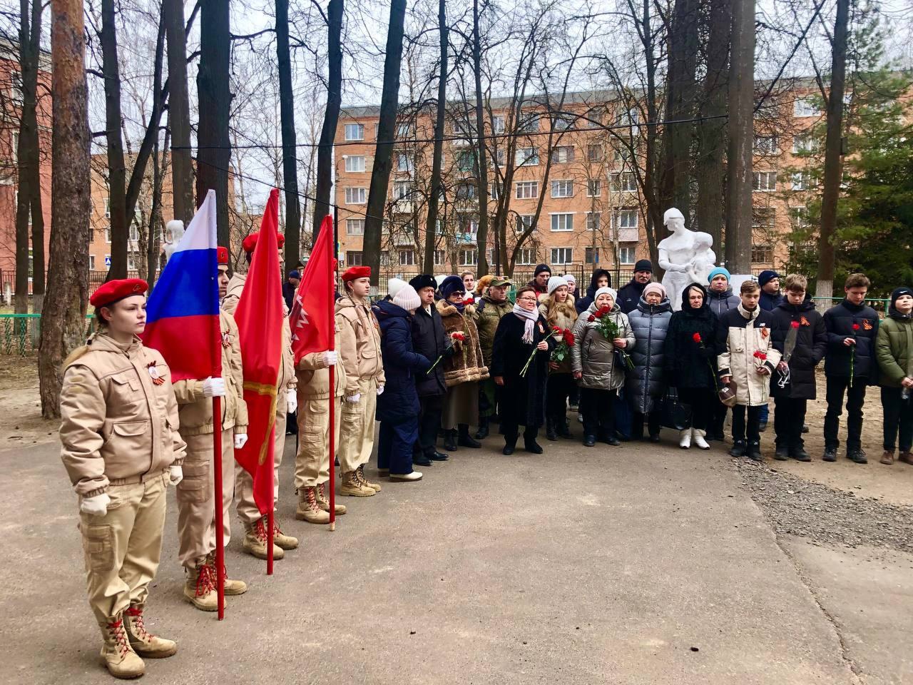 Участие в торжественной церемонии, посвященной открытию мемориальной доски.